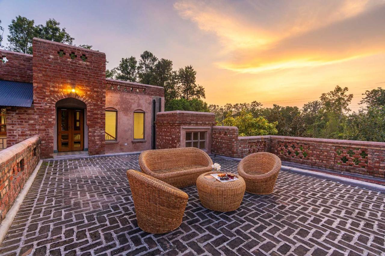 Stayvista'S Peepal Haveli - Rustic Kothi With Terrace, Breathtaking View & Bonfire Narainpur  Kültér fotó